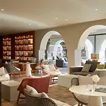 منتجع Marbella, Mar-bella Collection آغيوس يوانيس بيريستريون