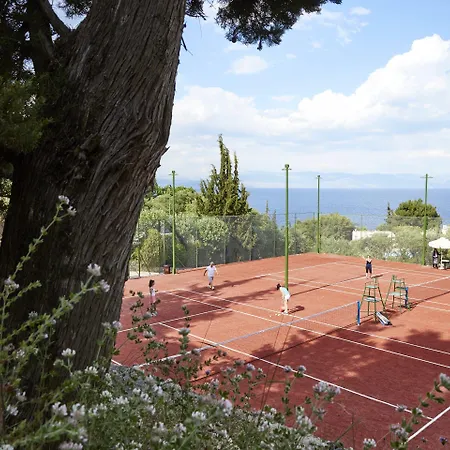 Marbella, Mar-bella Collection Resort